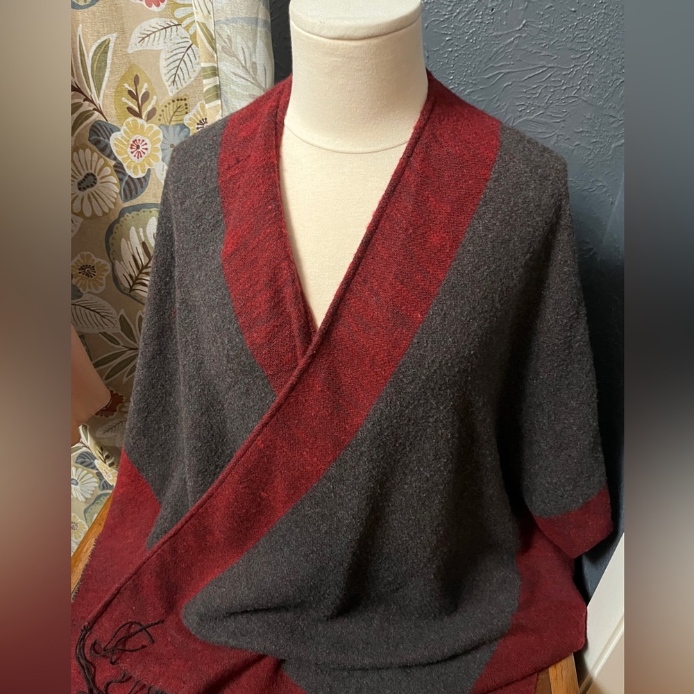 Isaac Mizrahi Cape poncho